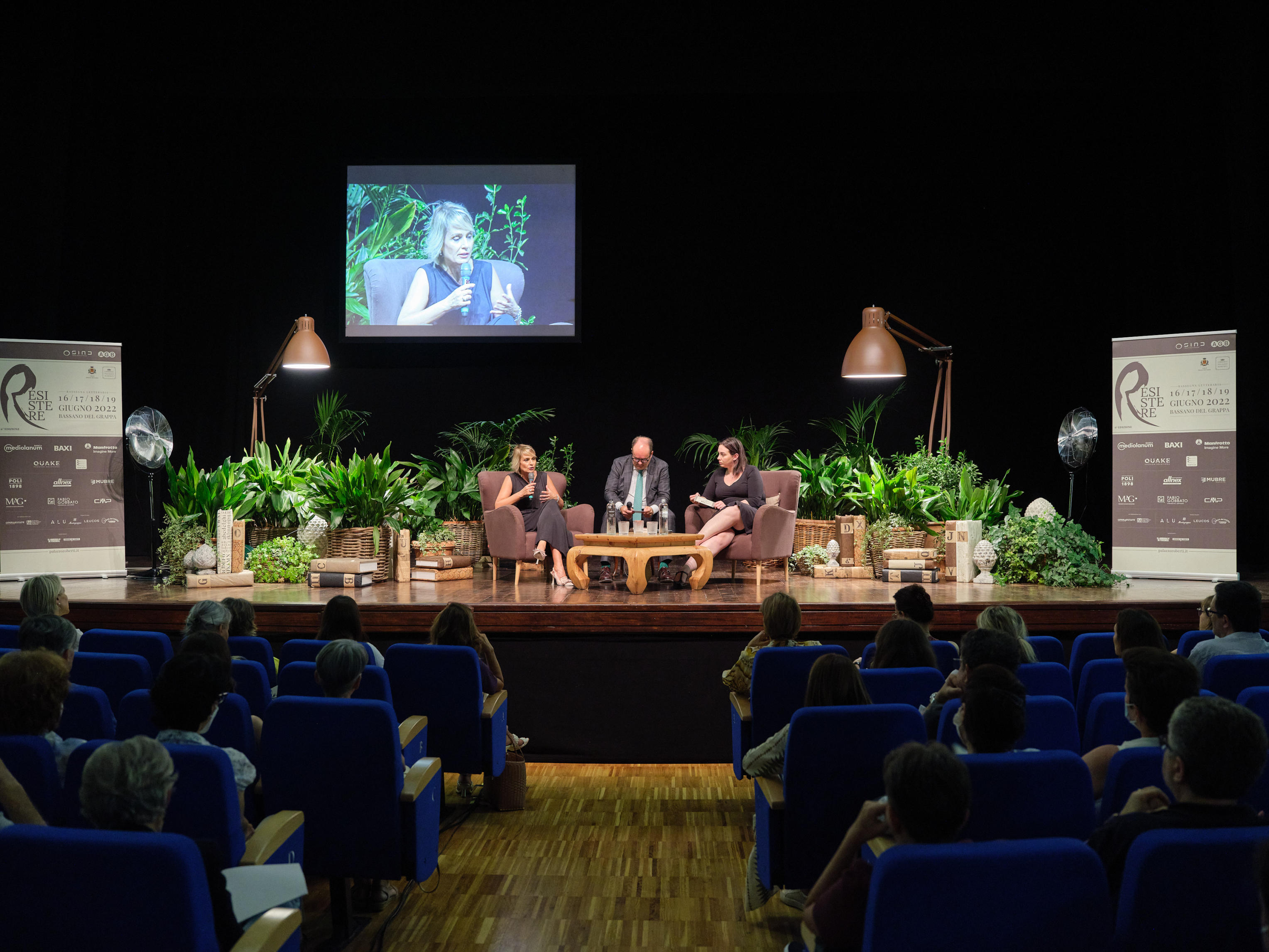 JJ BIG e JJ GREAT on stage at the literary festival Resistere